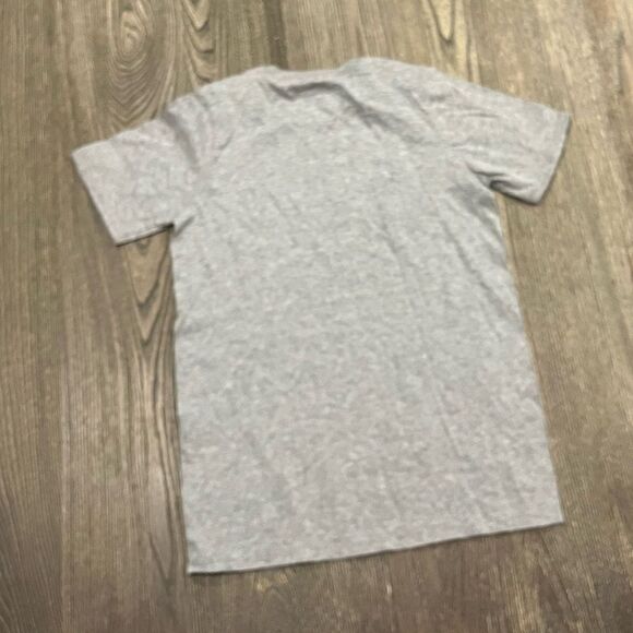 NWOT Nike Kids Basic Tee Athletic Cut Short Sleeve Crewneck Cotton Gray Small - Picture 3 of 3